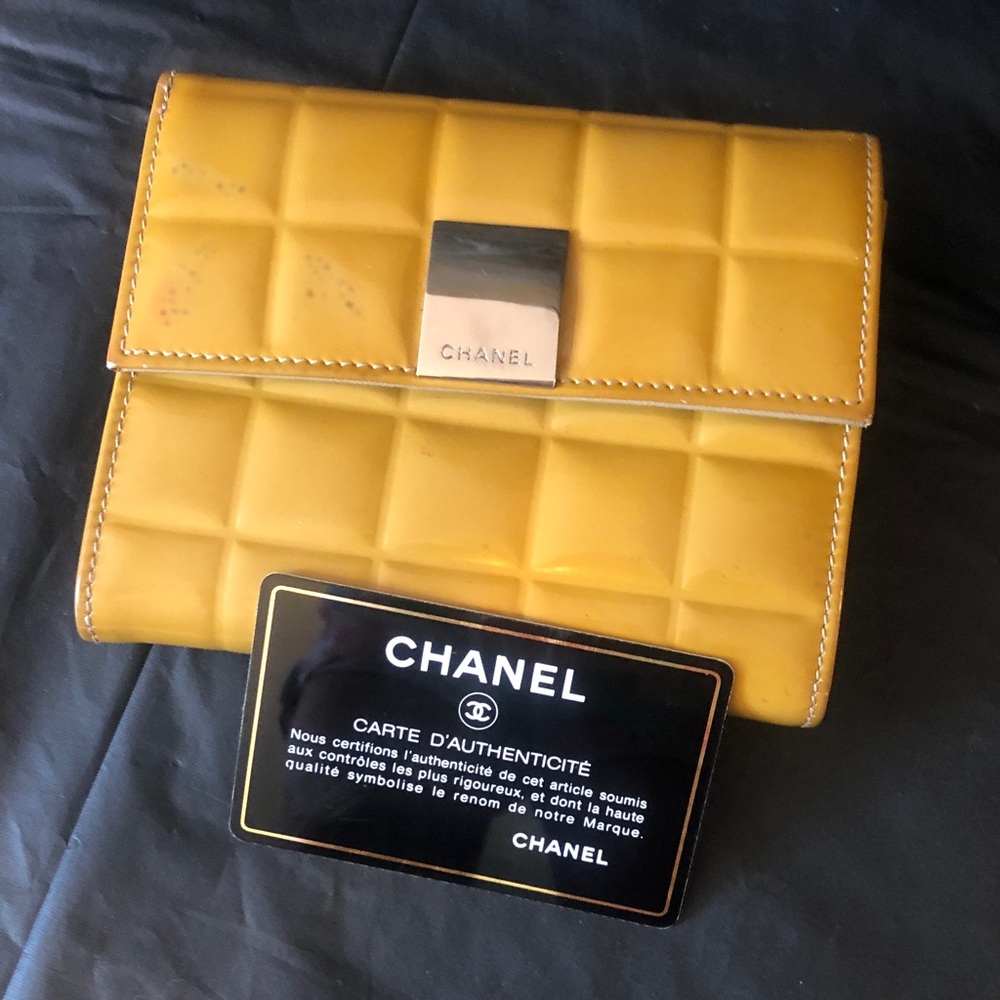 Chanel chocolate bar lambskin wallet in patent camel color NOTE front spots